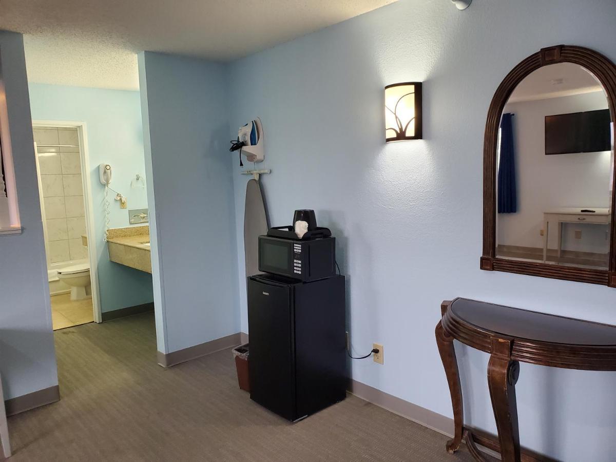 Coastal Inn & Suites Wilmington Zewnętrze zdjęcie