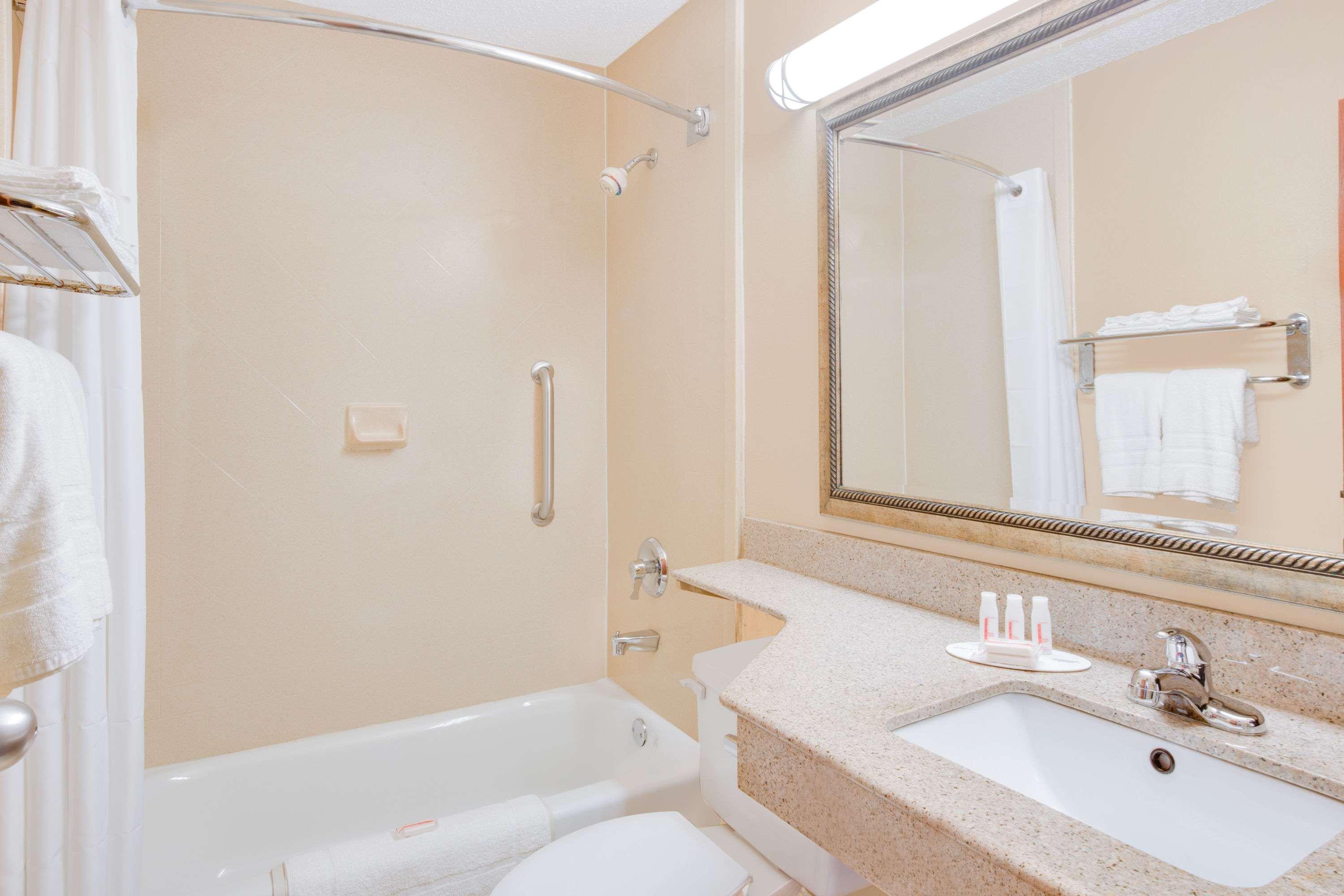 Coastal Inn & Suites Wilmington Zewnętrze zdjęcie