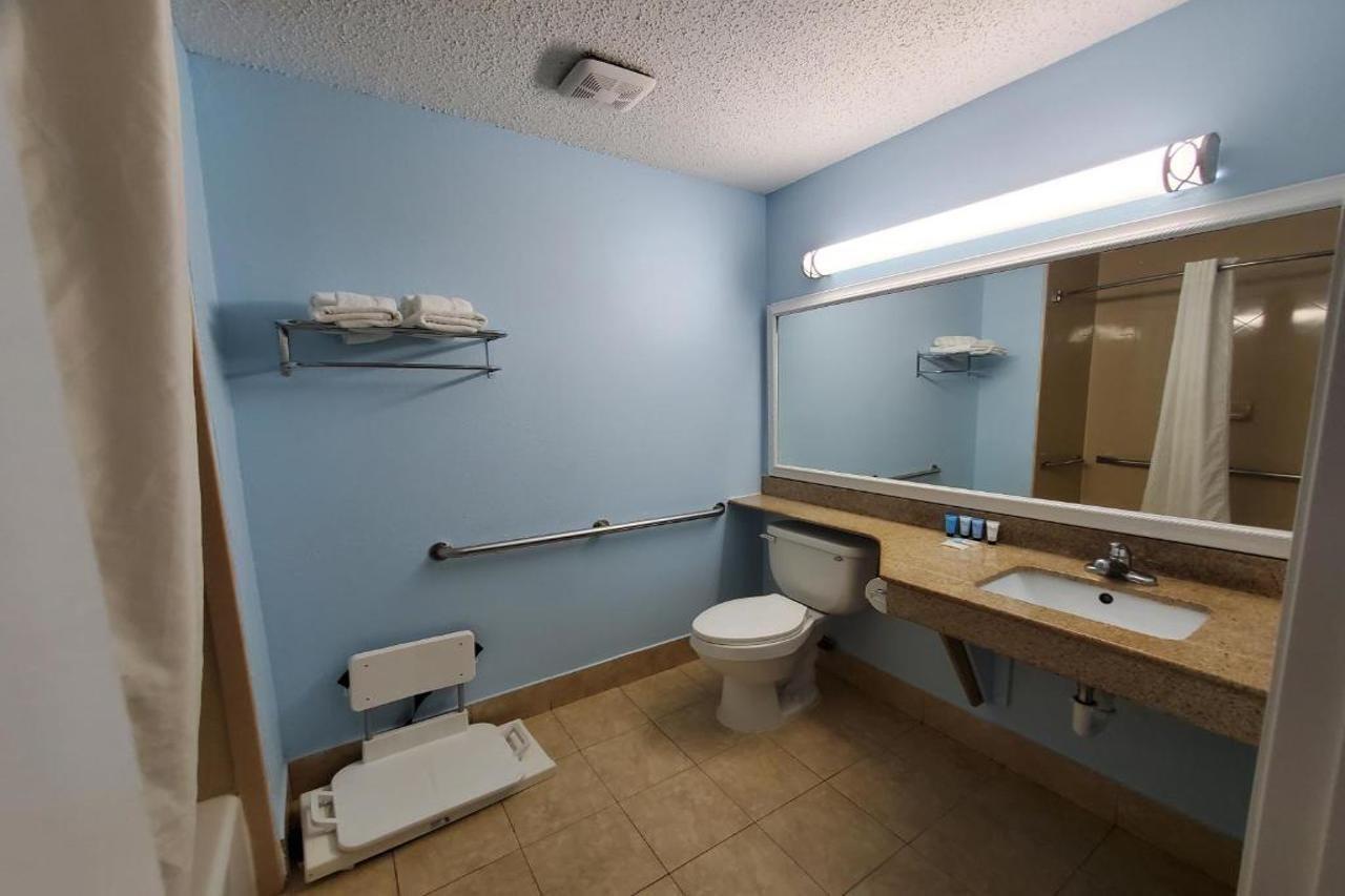 Coastal Inn & Suites Wilmington Zewnętrze zdjęcie